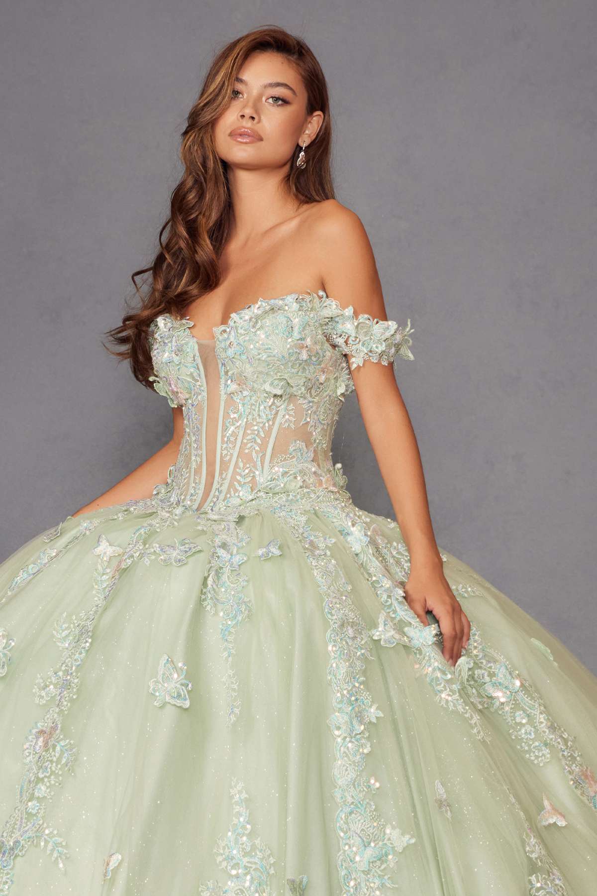 Vestido de fiesta quinceañera Juliet JT1485J estilo Cenicienta con hombros descubiertos