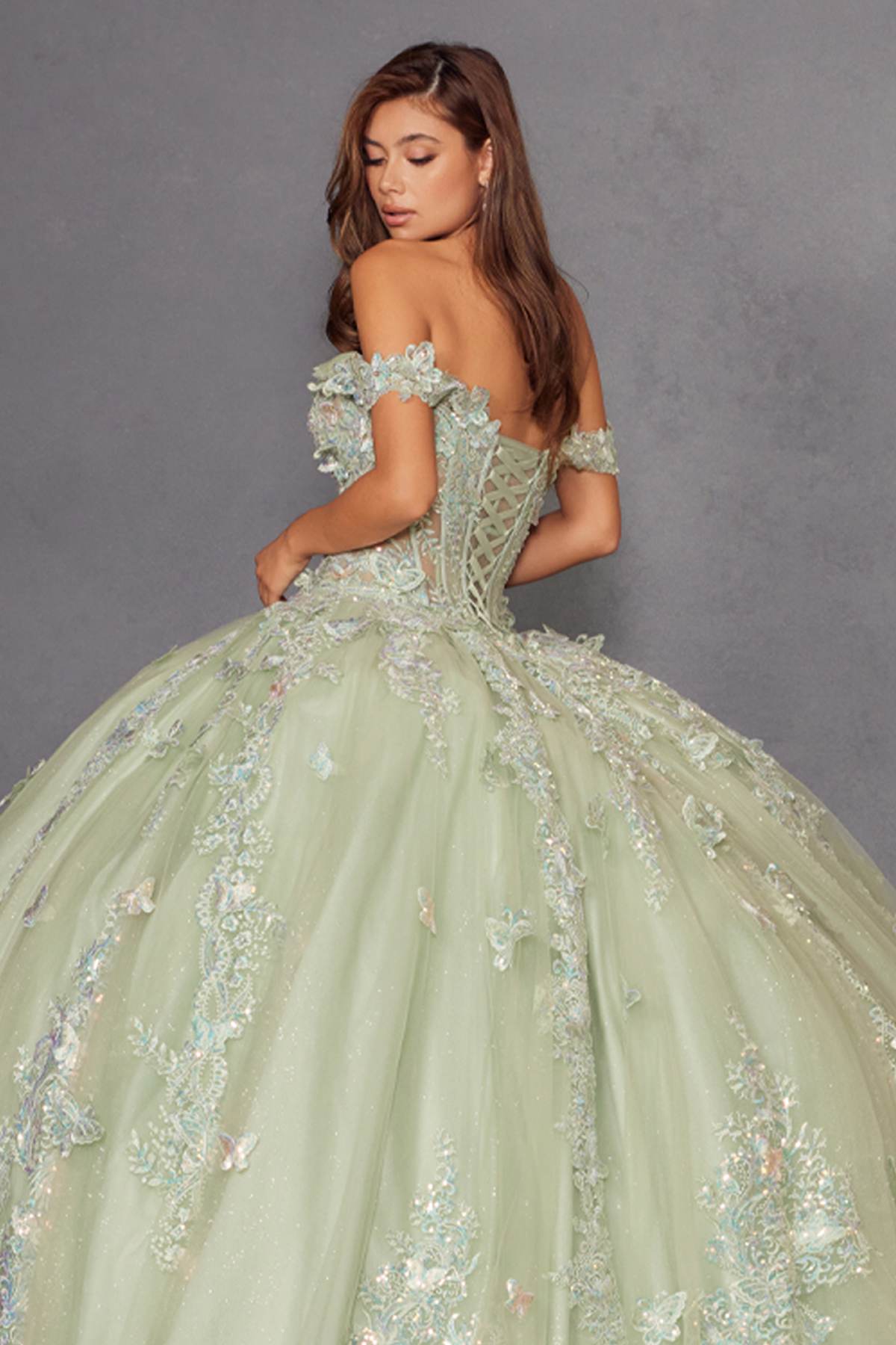 Vestido de fiesta quinceañera Juliet JT1485J estilo Cenicienta con hombros descubiertos