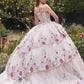 Vestido de gala de quinceañera de tul en capas Ladivine 15703 con apliques florales