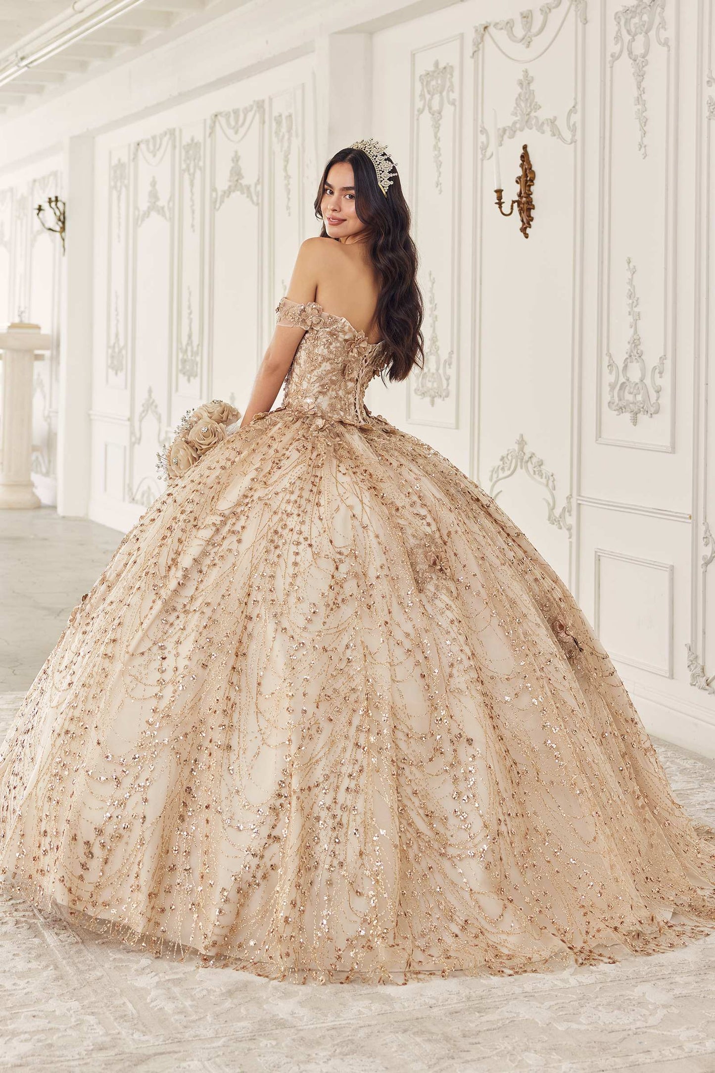 Vestido de Quinceañera Ladivine 15712 Largo, con Corsé, Hombros Descubiertos y Falda Abullonada