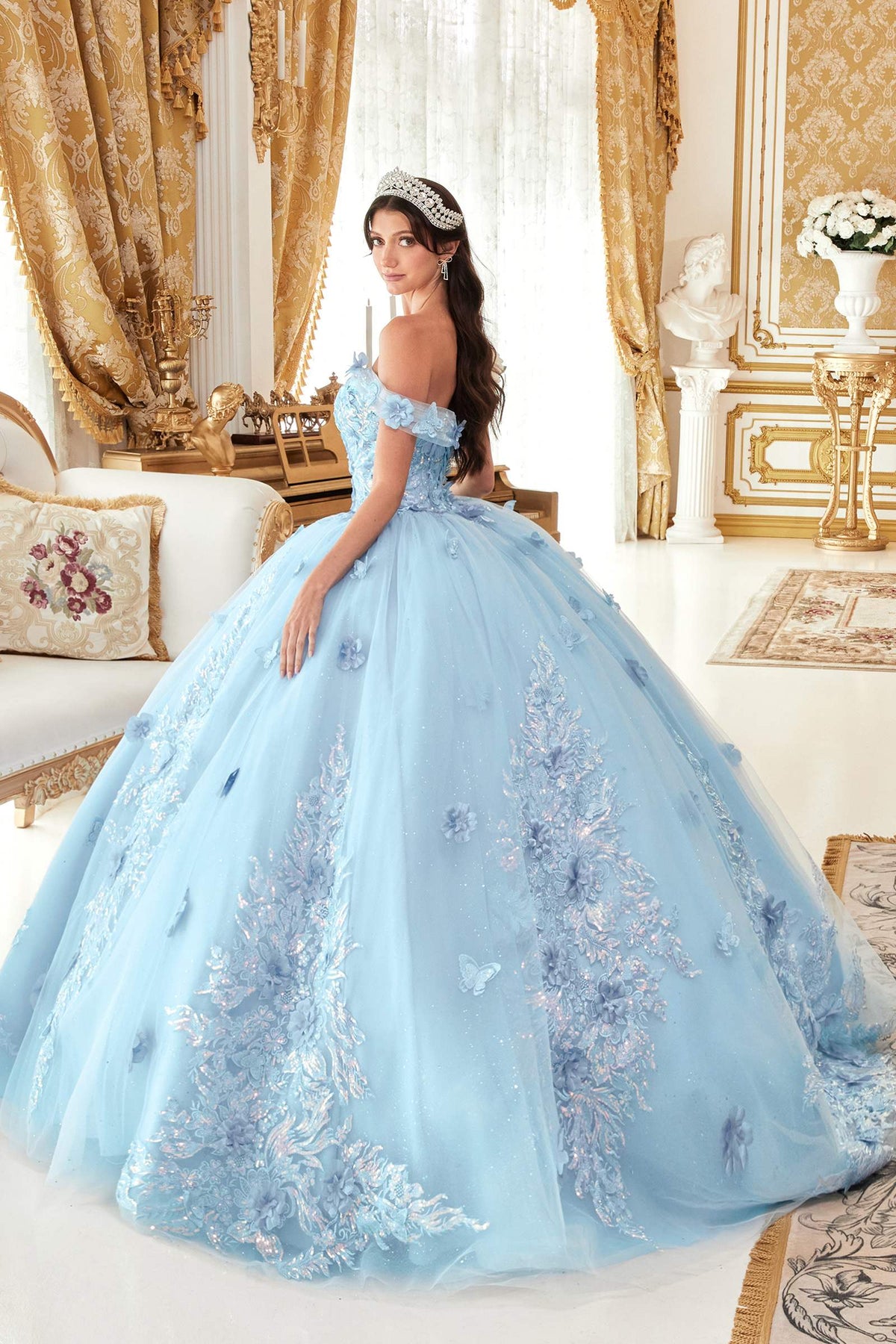 Ladivine 15713 Vestido largo de gala con hombros descubiertos, corte A y aplicaciones florales