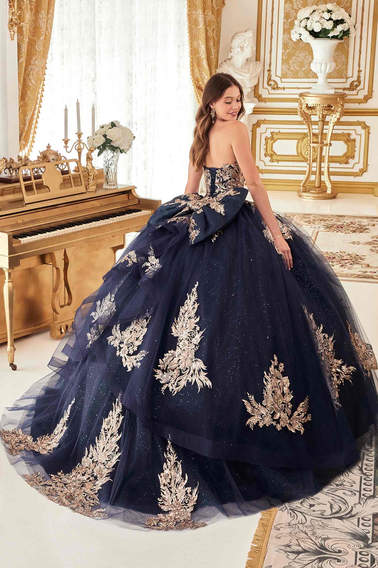 Vestido de Quinceañera Strapless Ladivine 15715 Acampanado Esponjoso Línea A para Dulces 16