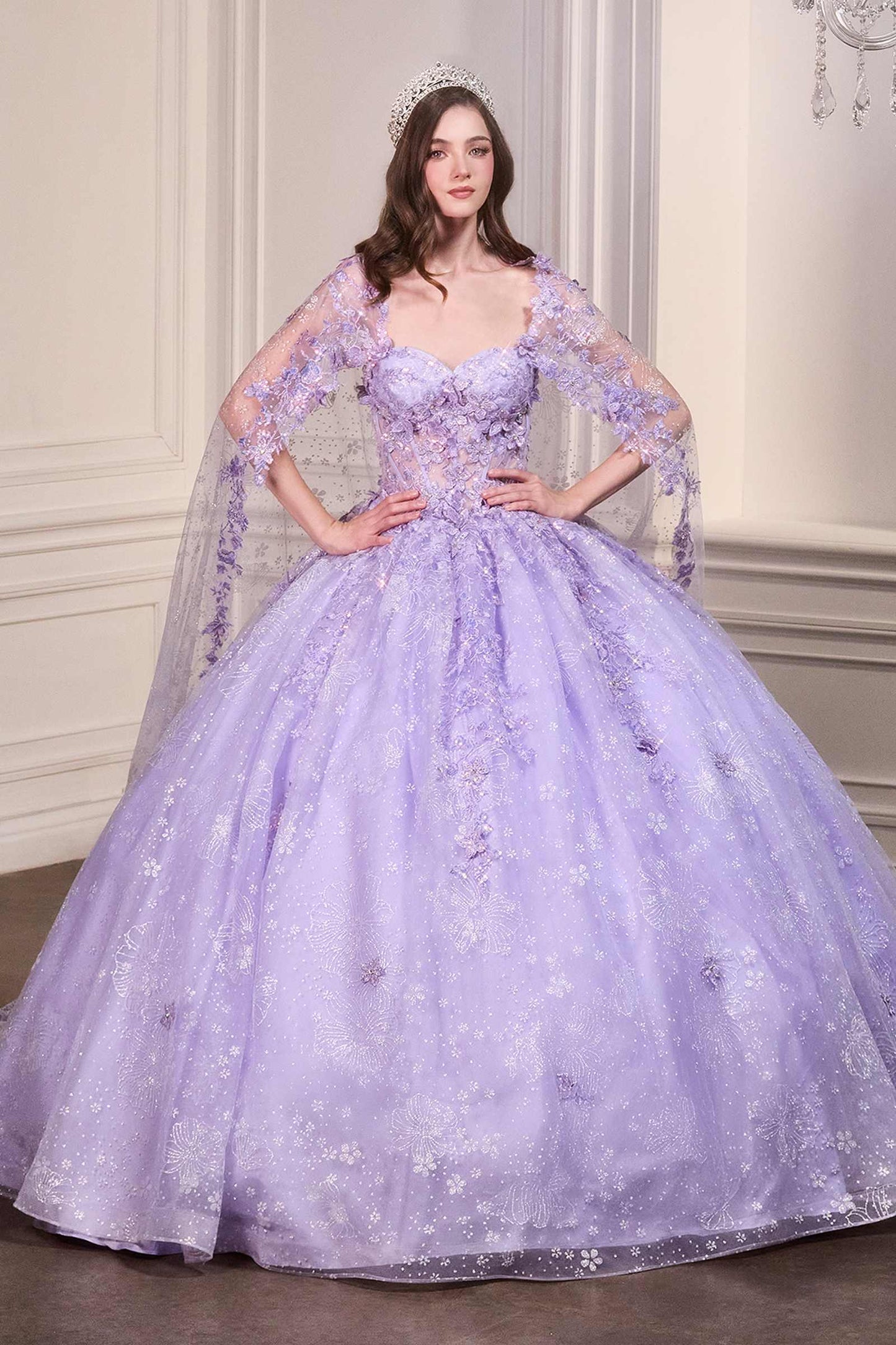 Vestido largo y voluminoso de quinceañera Ladivine 15719 con capa de tul