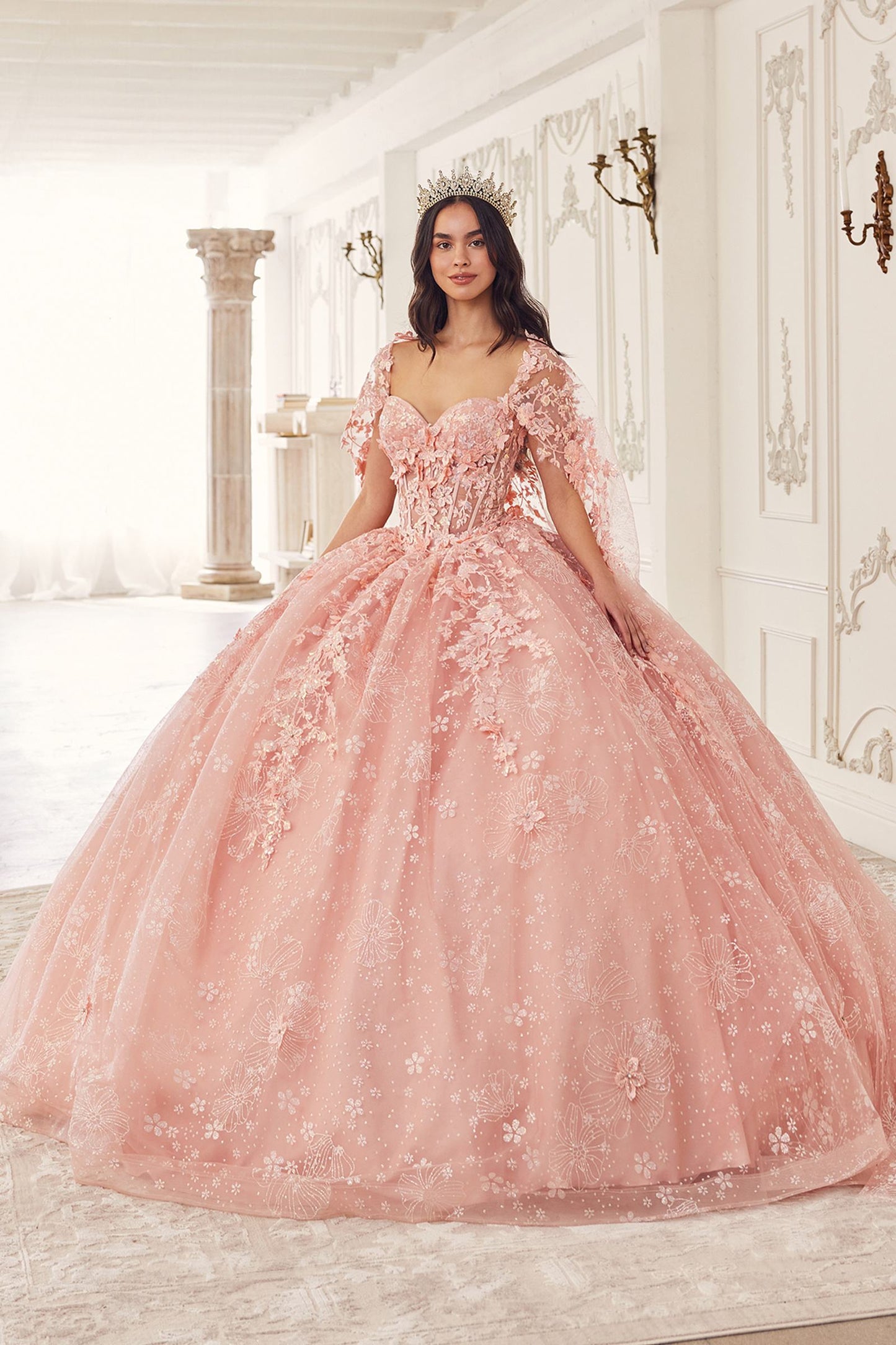 Vestido largo y voluminoso de quinceañera Ladivine 15719 con capa de tul