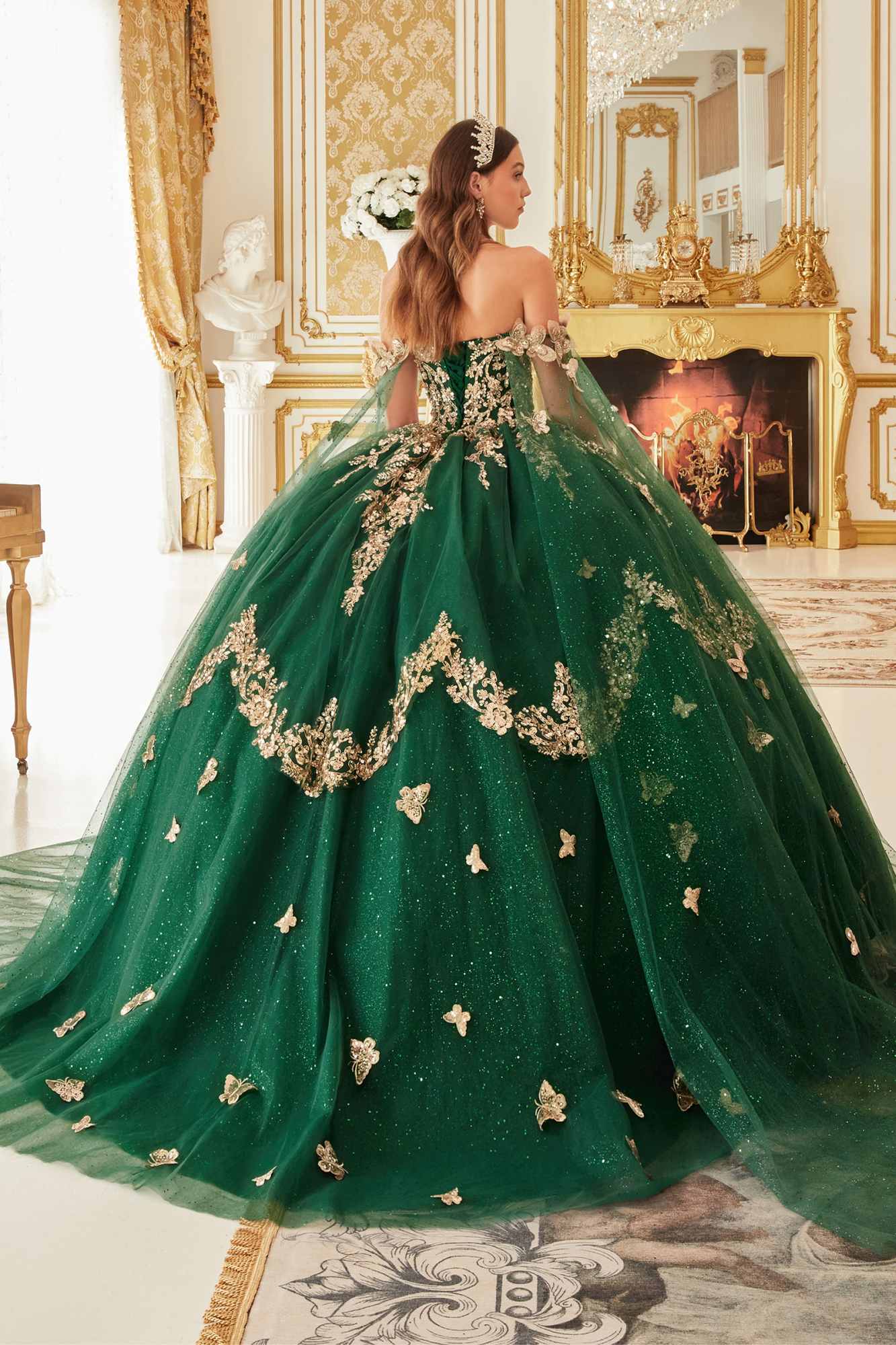 Vestido de gala largo sin tirantes de tul con capa en las mangas Ladivine 15721