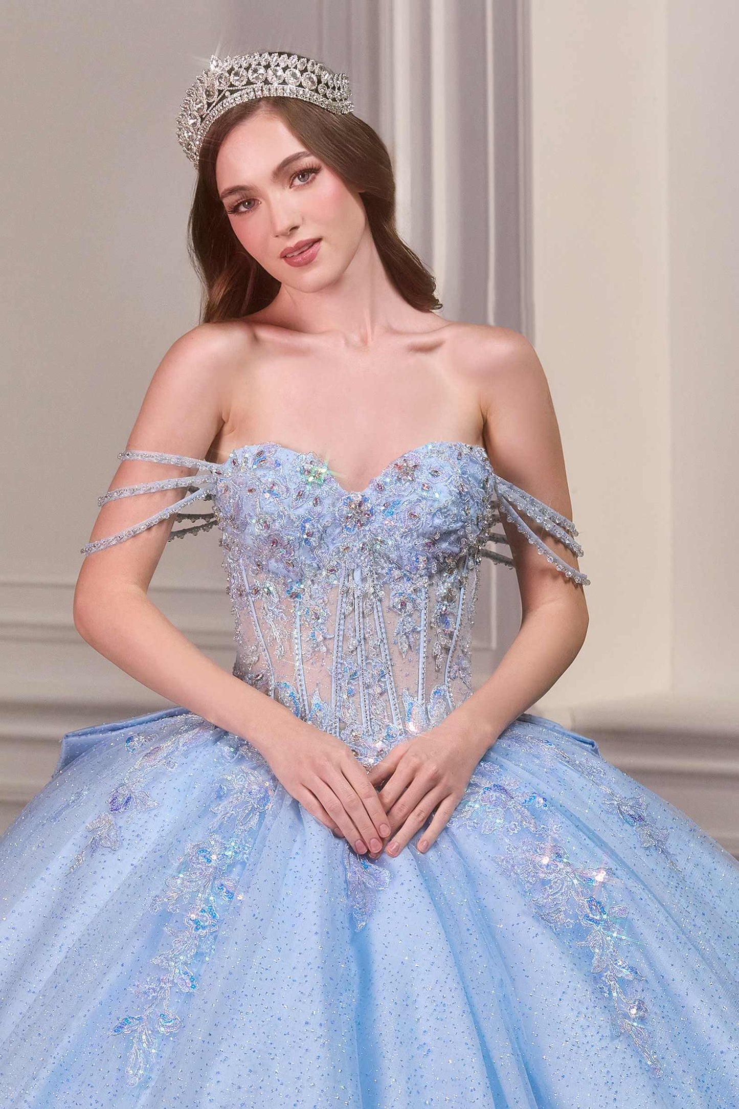 Vestido de Gala de Quinceañera con Hombros Caídos, Corsé con Cuentas y Escote Corazón Ladivine 15735