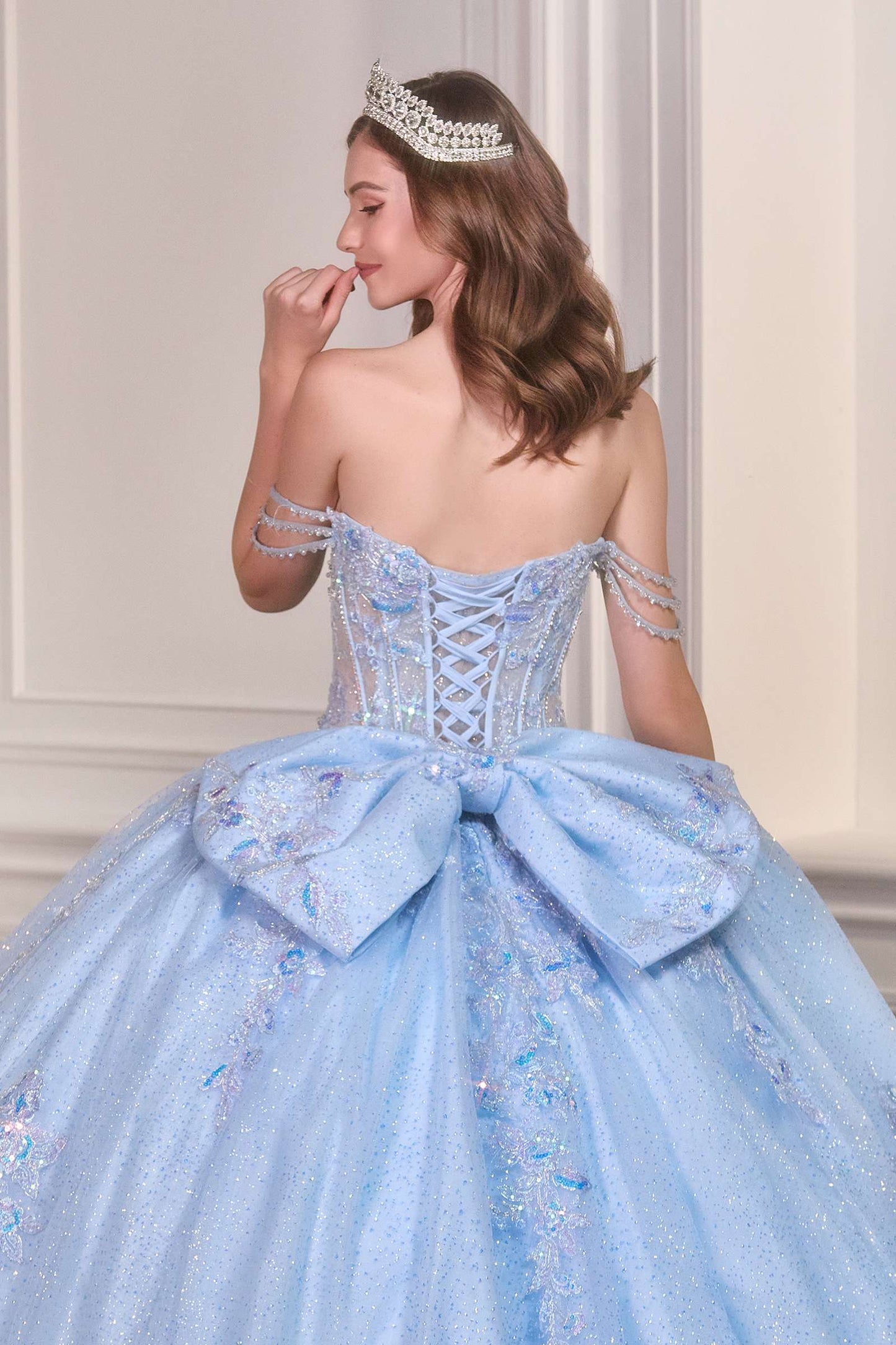 Vestido de Gala de Quinceañera con Hombros Caídos, Corsé con Cuentas y Escote Corazón Ladivine 15735