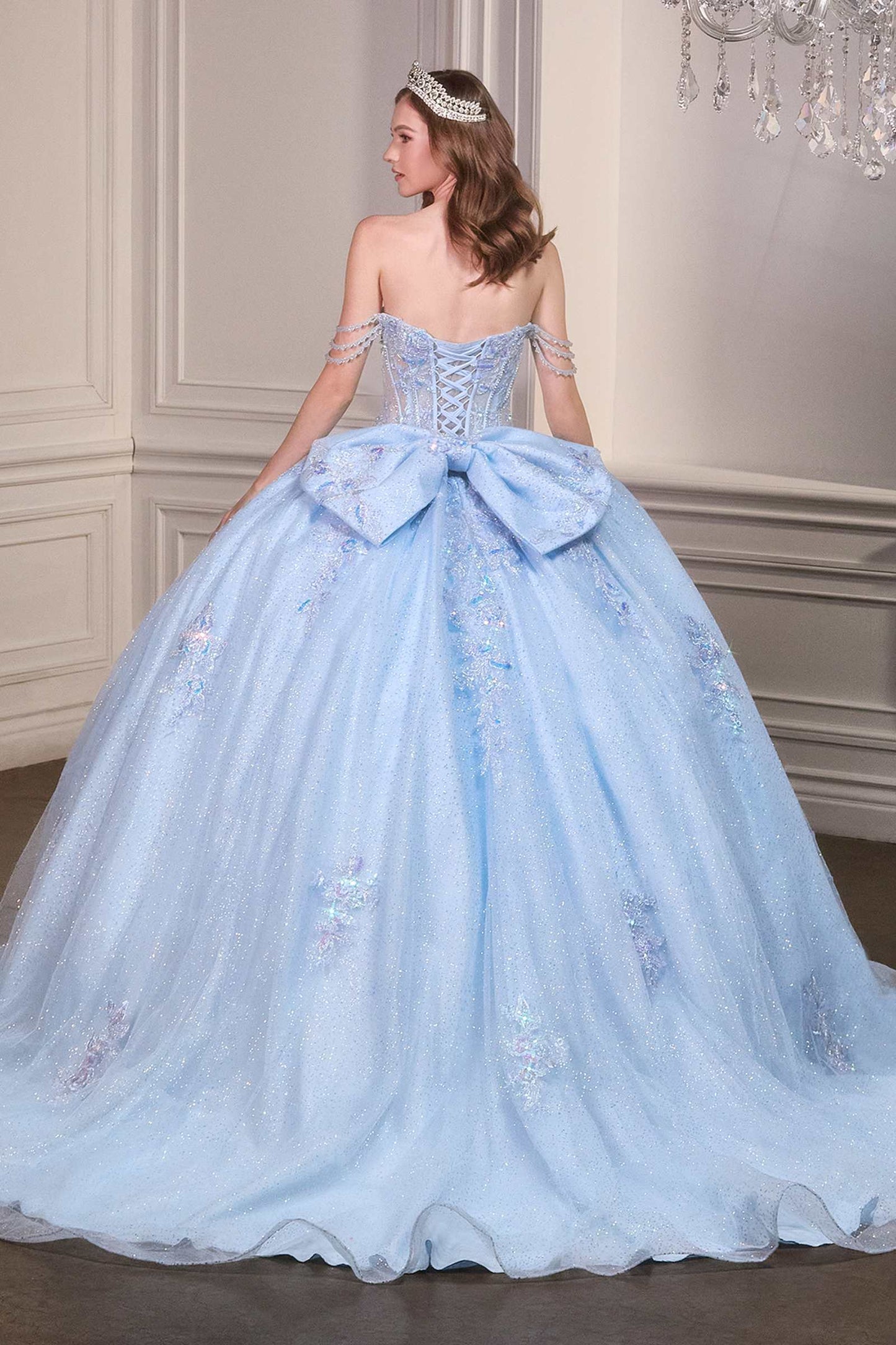 Vestido de Gala de Quinceañera con Hombros Caídos, Corsé con Cuentas y Escote Corazón Ladivine 15735