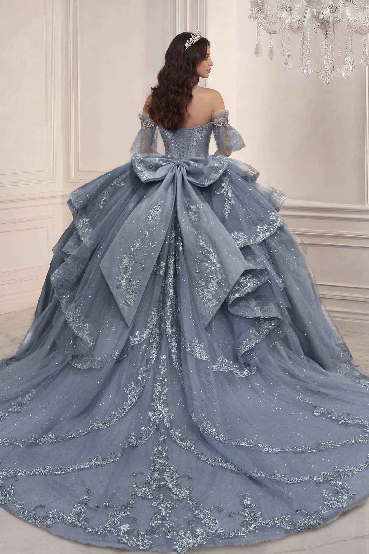 Vestido de quinceañera Ladivine 15741 con escote corazón y tirante tipo gargantilla