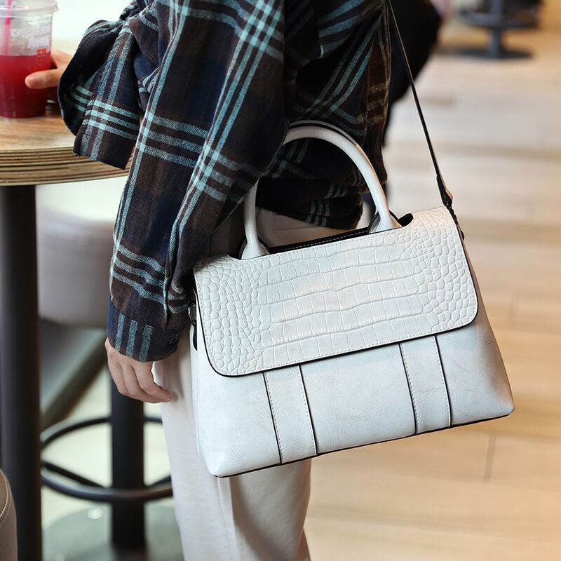 Women's Fashionable Top Layer Cowhide Elegant Portable Shoulder Bags