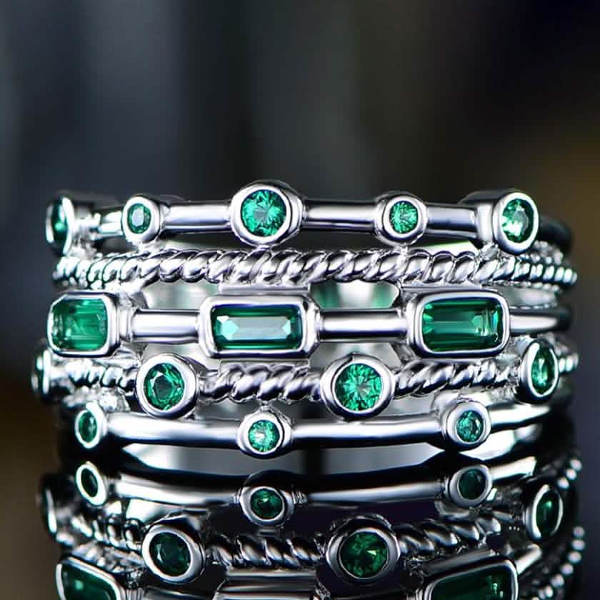 Anillo de Esmeralda Verde de 5 Capas Chapado en Oro Blanco de 18K
