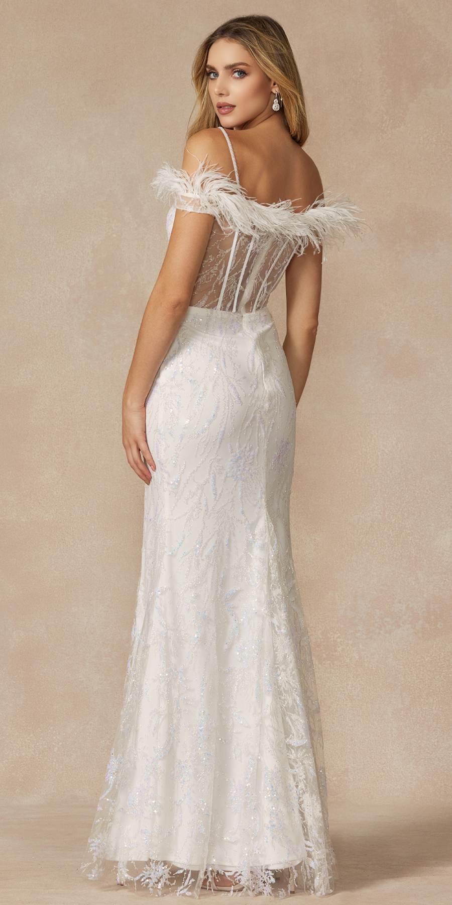 Vestido largo de lentejuelas Juliet 2402 Glitter Leaf con mangas de plumas y abertura
