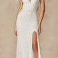 Vestido largo de lentejuelas Juliet 2402 Glitter Leaf con mangas de plumas y abertura