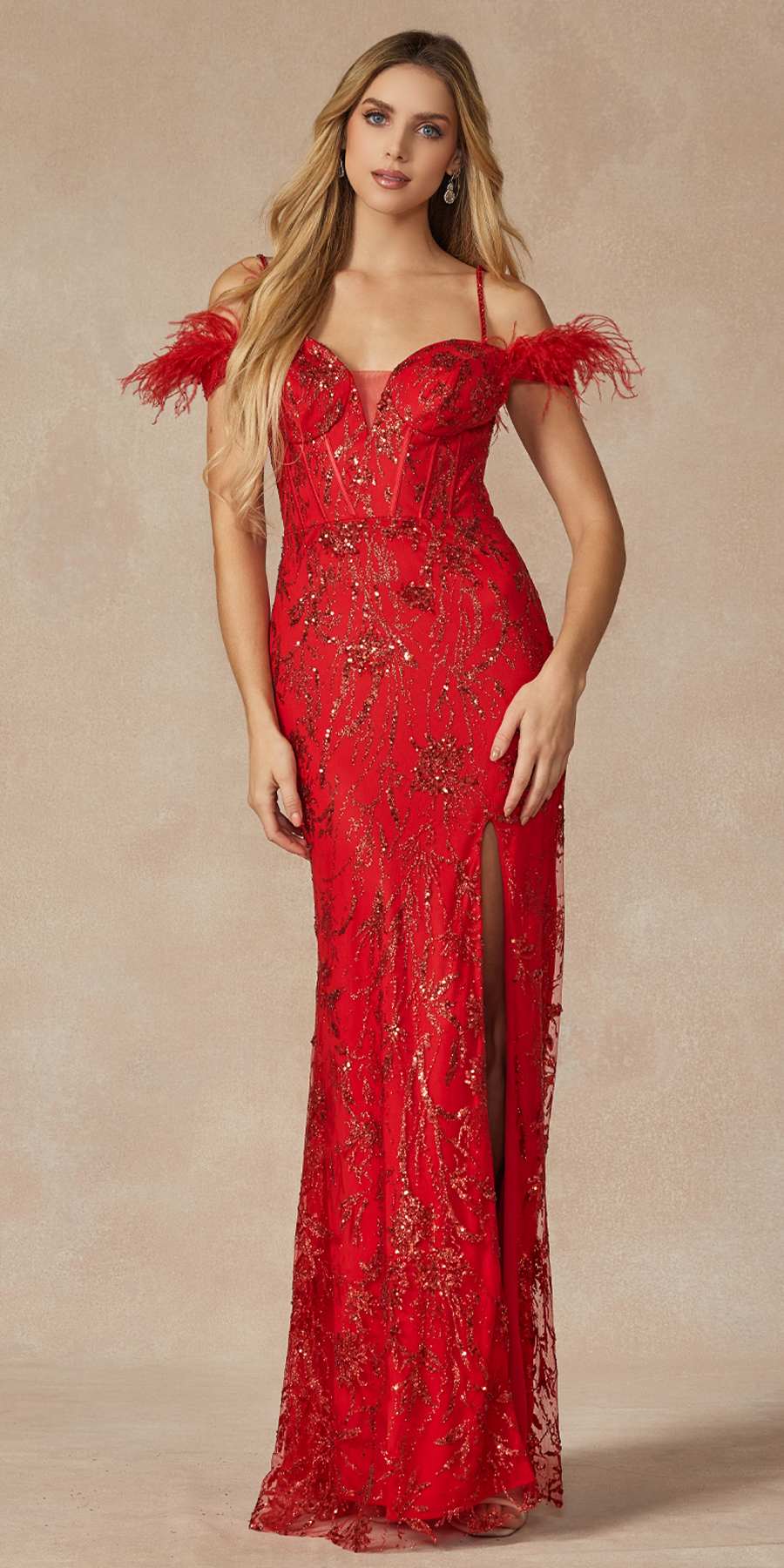 Vestido largo de lentejuelas Juliet 2402 Glitter Leaf con mangas de plumas y abertura