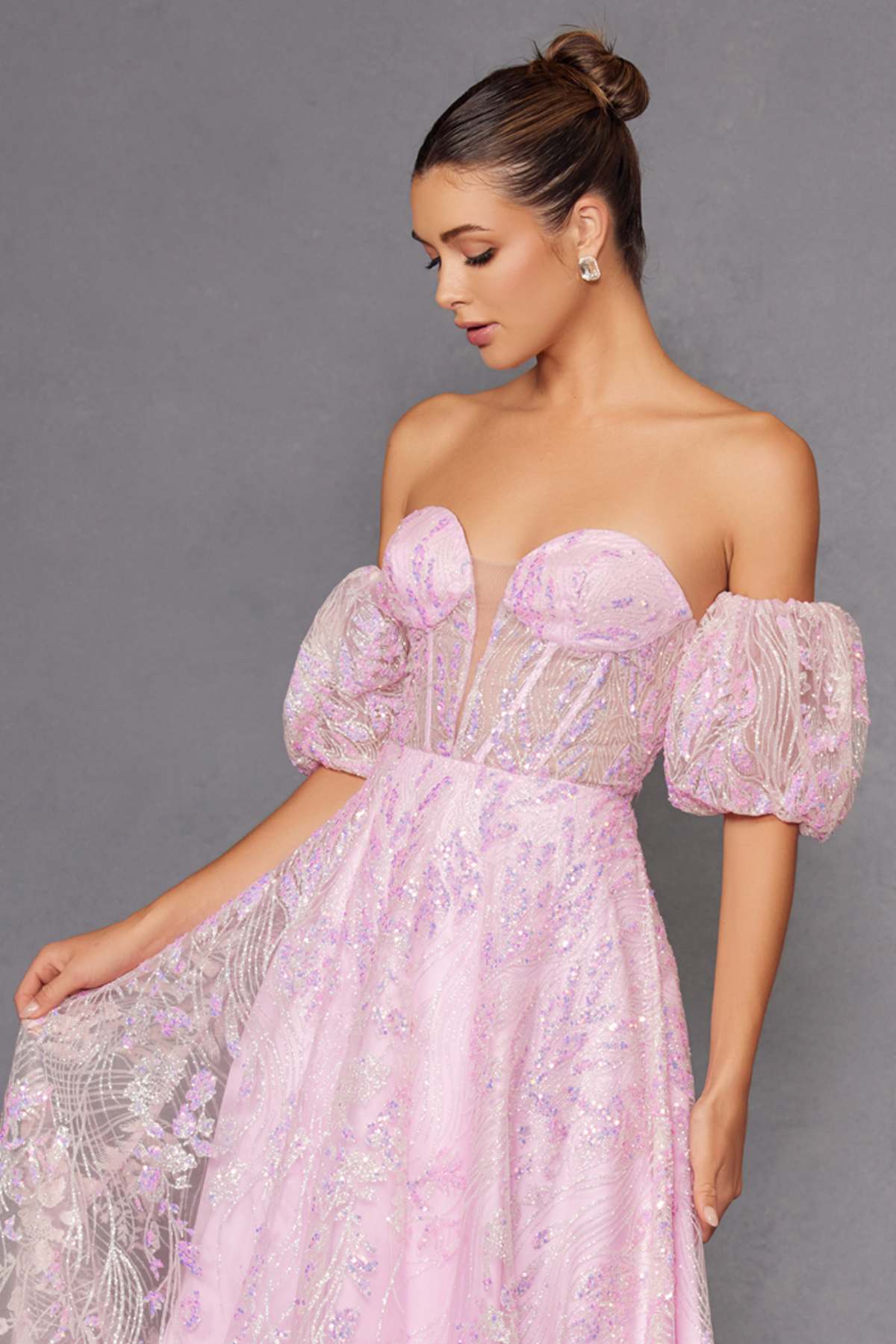 Juliet 2404 Vestido de gala de tul con lentejuelas sin tirantes y mangas abullonadas desmontables