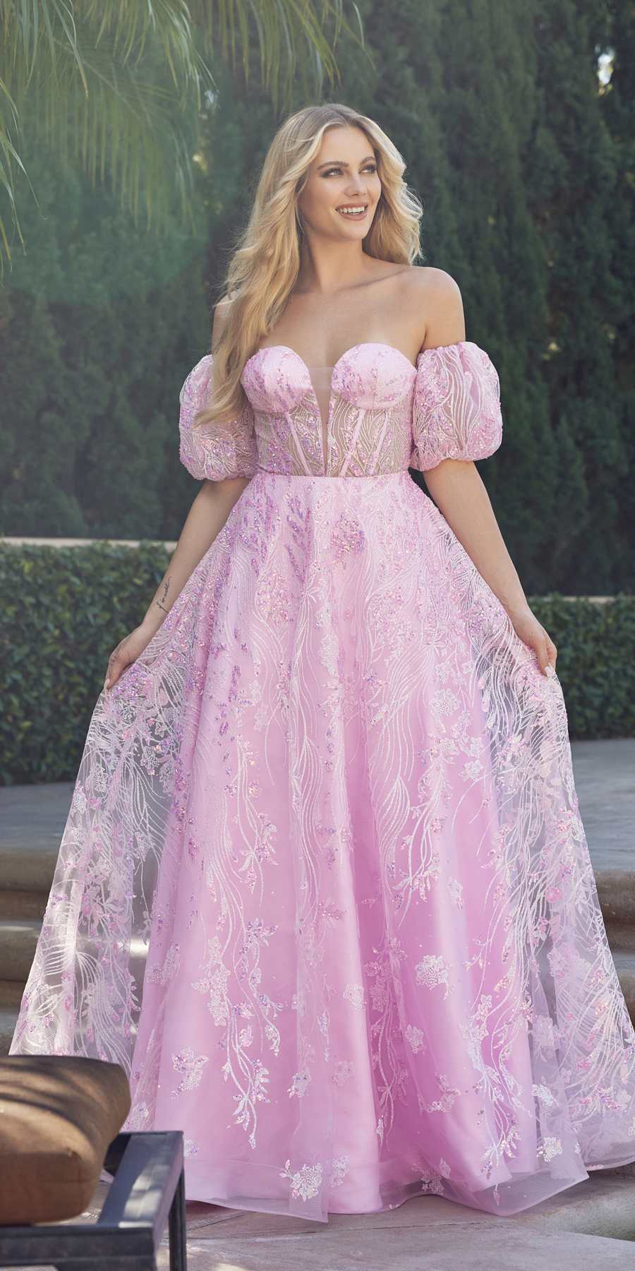 Juliet 2404 Vestido de gala de tul con lentejuelas sin tirantes y mangas abullonadas desmontables