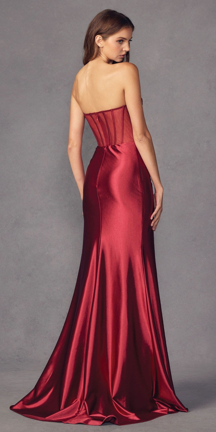 Vestido de satén largo hasta el suelo sin tirantes con corpiño deshuesado transparente y abertura, Juliet 2416