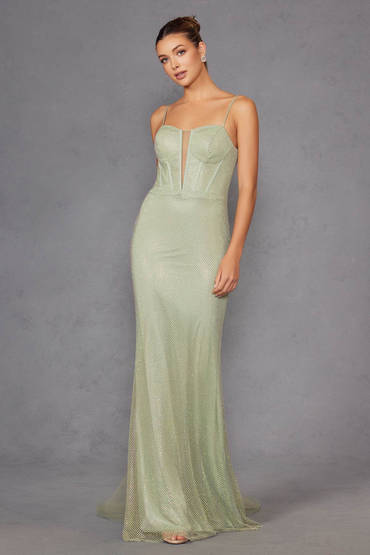 Juliet JT2470S Vestido largo formal de cuello V, con corsé deshuesado y falda ajustada de malla de red