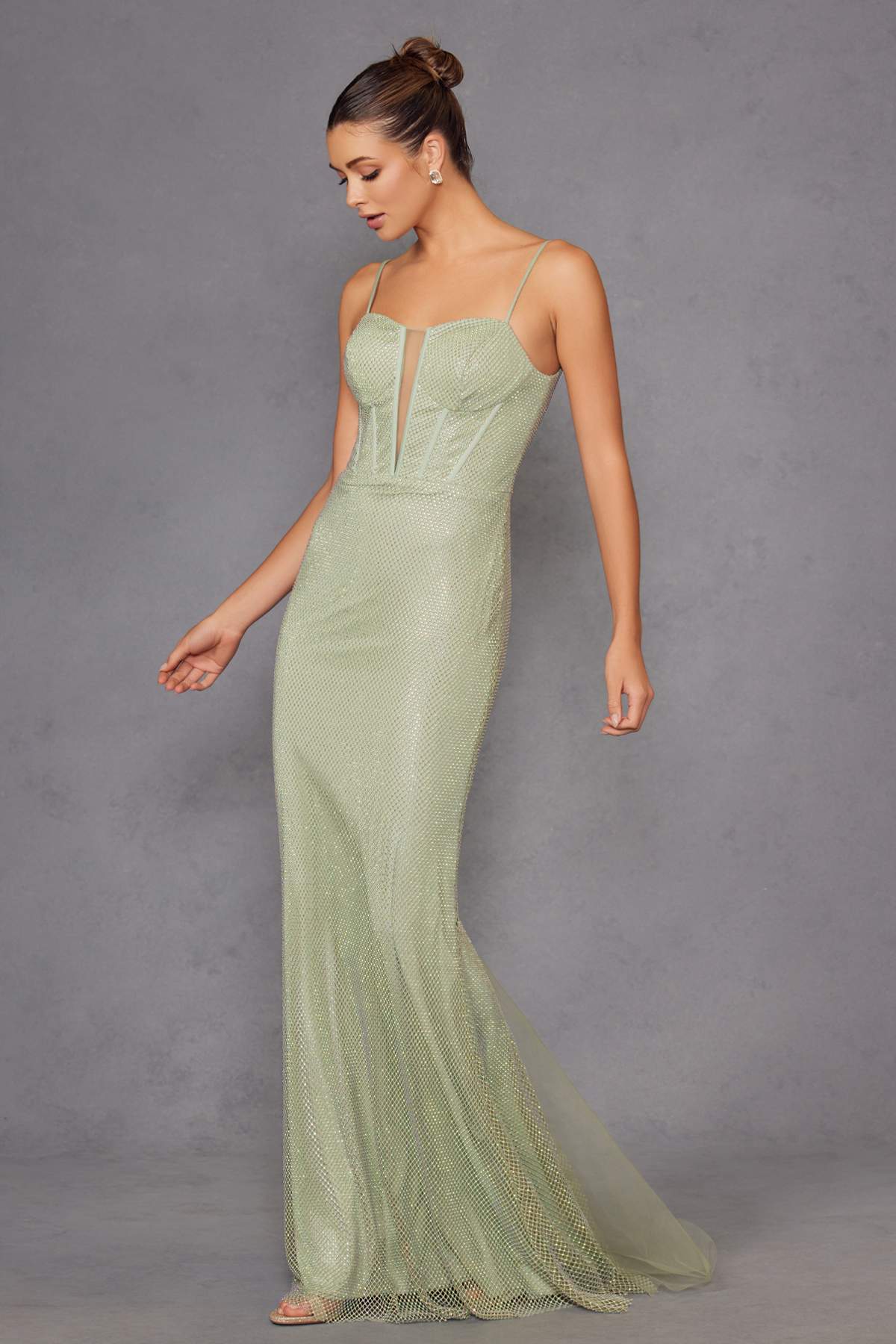 Juliet JT2470S Vestido largo formal de cuello V, con corsé deshuesado y falda ajustada de malla de red