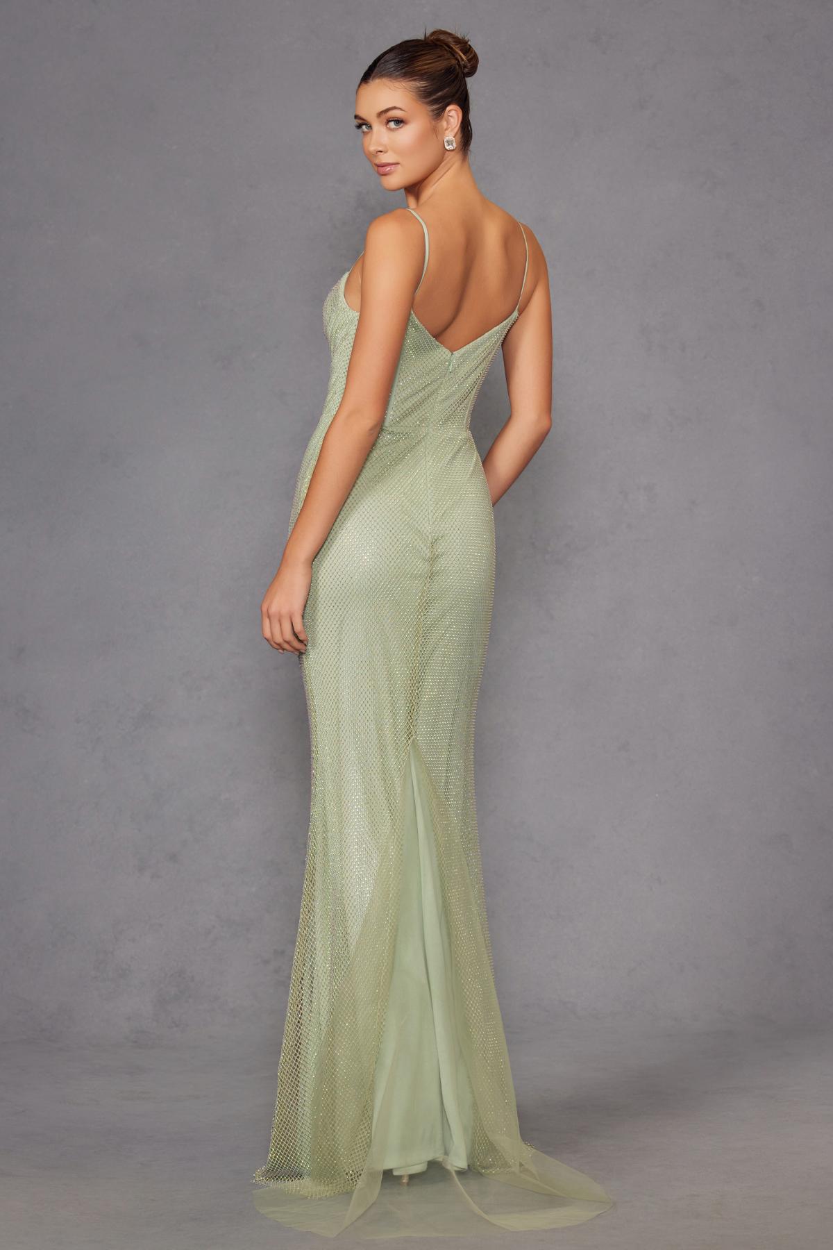 Juliet JT2470S Vestido largo formal de cuello V, con corsé deshuesado y falda ajustada de malla de red