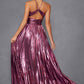 Vestido largo metálico plisado de corte A con cuello halter Juliet JT2503A