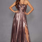 Vestido largo metálico plisado de corte A con cuello halter Juliet JT2503A