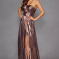 Vestido largo metálico plisado de corte A con cuello halter Juliet JT2503A