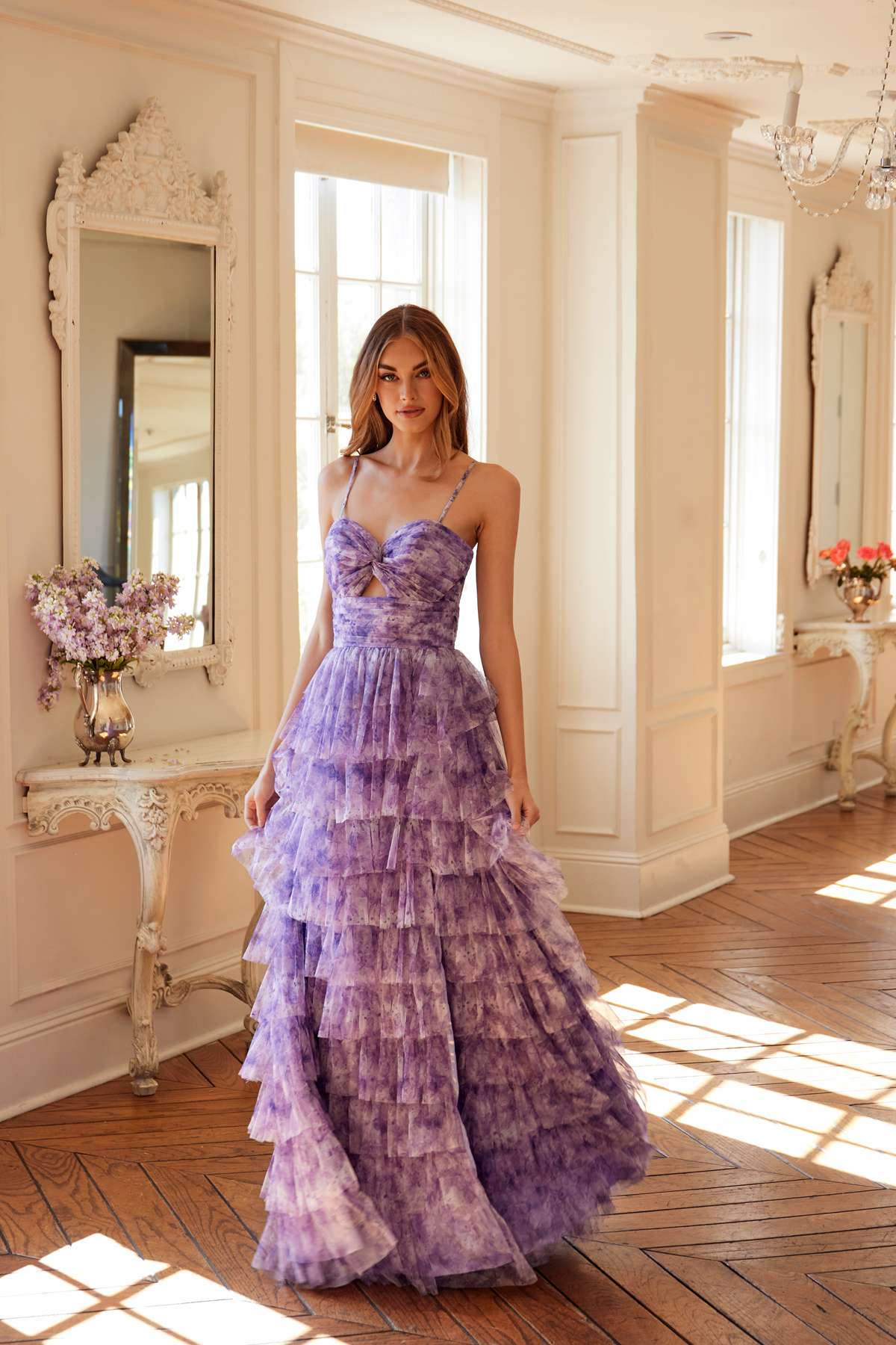 Vestido de fiesta Juliet JT2508A con escote corazón y ojo de cerradura y falda con volantes escalonados