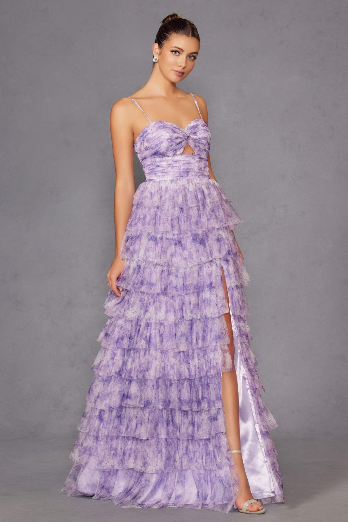 Vestido de fiesta Juliet JT2508A con escote corazón y ojo de cerradura y falda con volantes escalonados