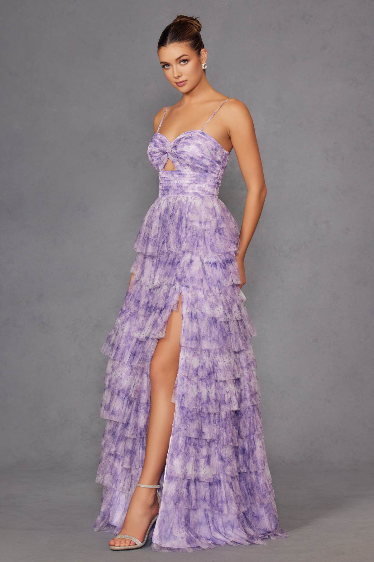 Vestido de fiesta Juliet JT2508A con escote corazón y ojo de cerradura y falda con volantes escalonados