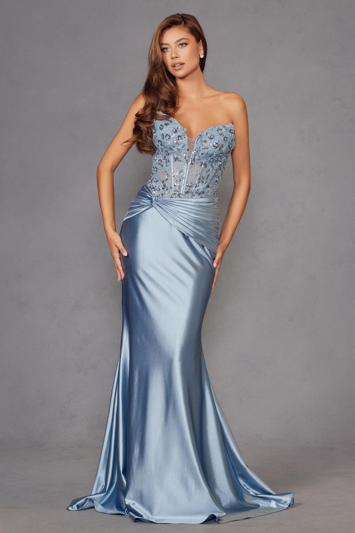 Vestido de fiesta de raso con corsé deshuesado, escote corazón y sin tirantes Juliet JT2534K