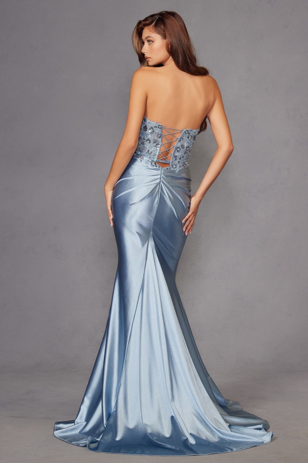 Vestido de fiesta de raso con corsé deshuesado, escote corazón y sin tirantes Juliet JT2534K