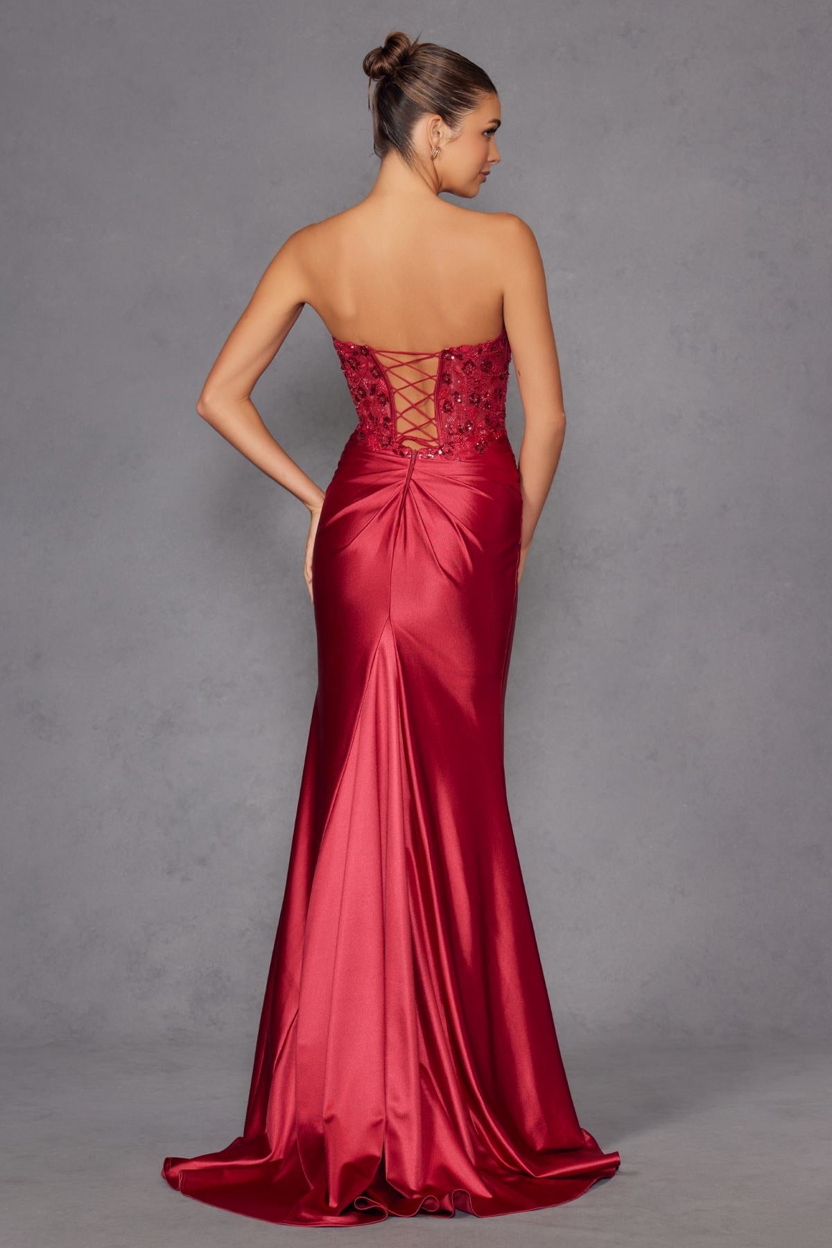 Vestido de fiesta de raso con corsé deshuesado, escote corazón y sin tirantes Juliet JT2534K