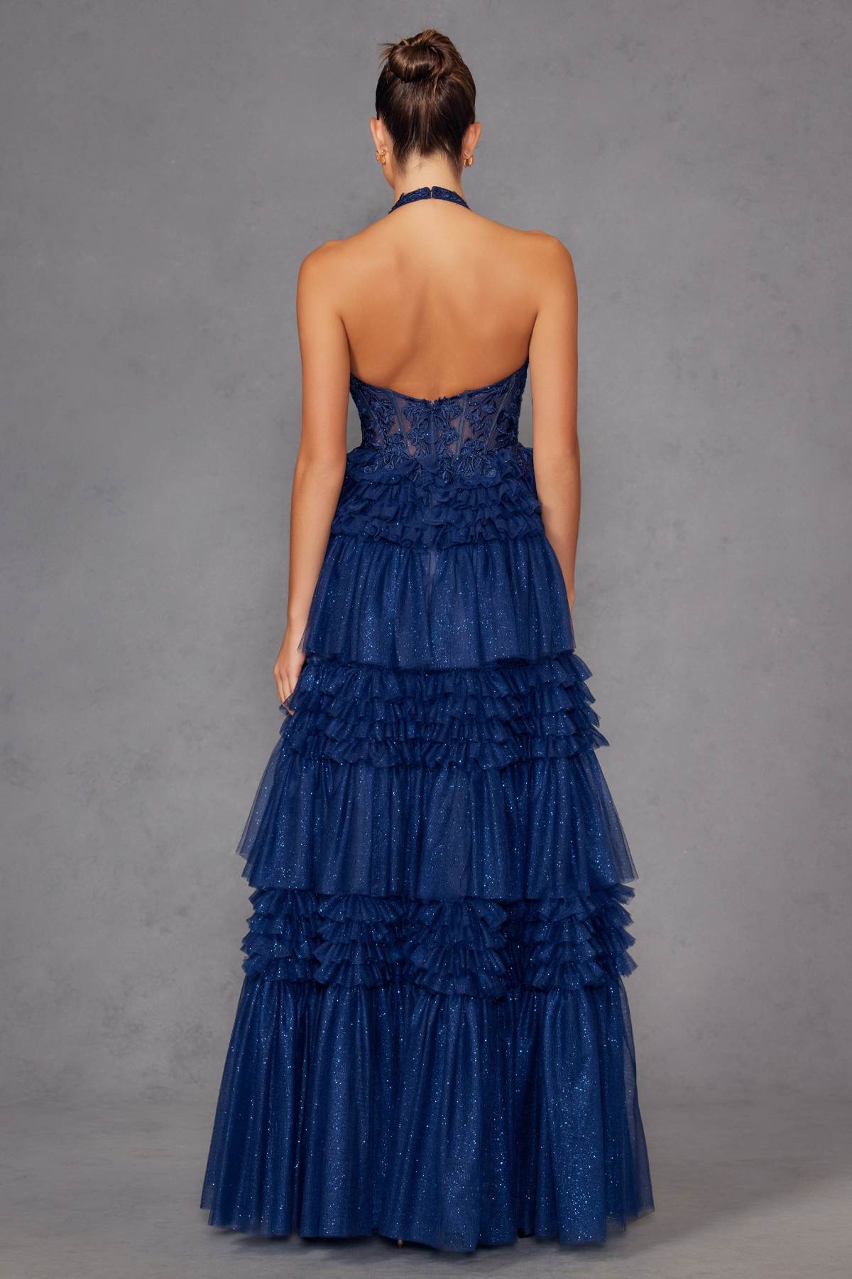Juliet JT2556S Vestido de gala acampanado de tul con cuello halter, escote en V y abertura