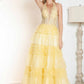 Juliet JT2556S Vestido de gala acampanado de tul con cuello halter, escote en V y abertura