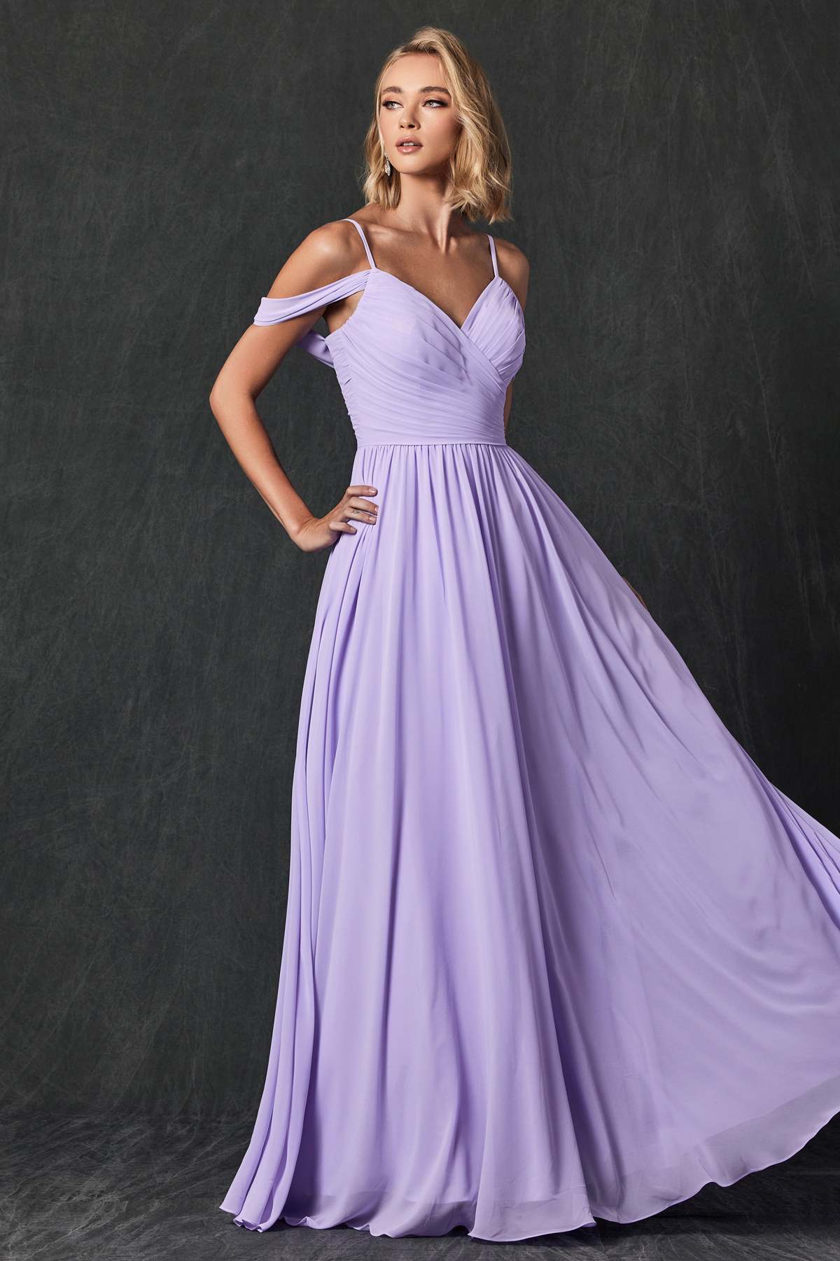 Vestido de noche formal Juliet 262 plisado con hombros descubiertos