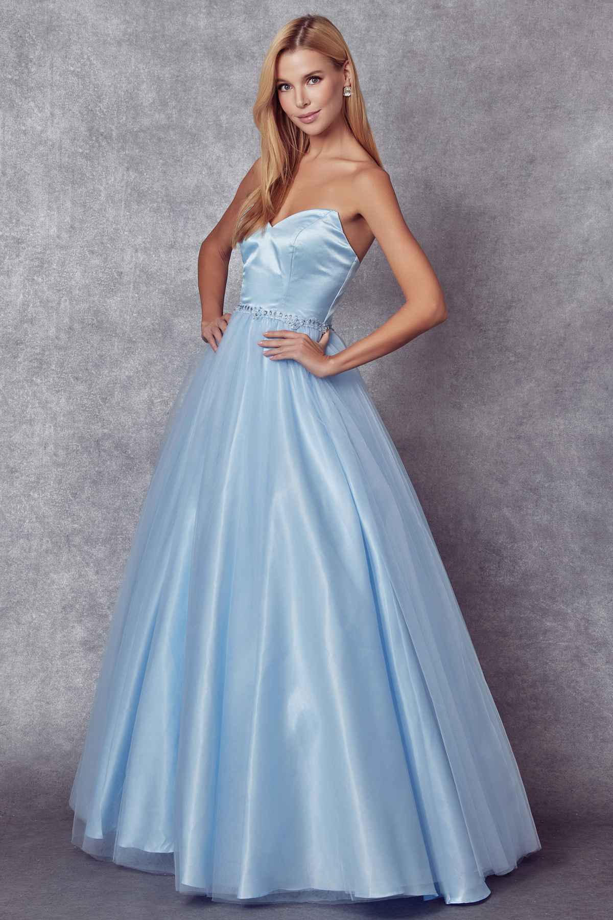 Juliet 265 Vestido de Gala Acampanado sin Tirantes con Cinturón de Cuentas
