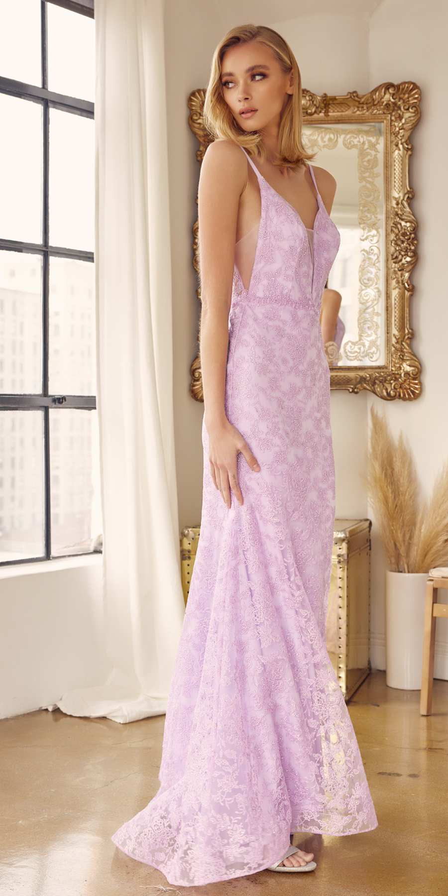 Vestido ceñido Juliet 272 con encaje bordado y detalles de pedrería