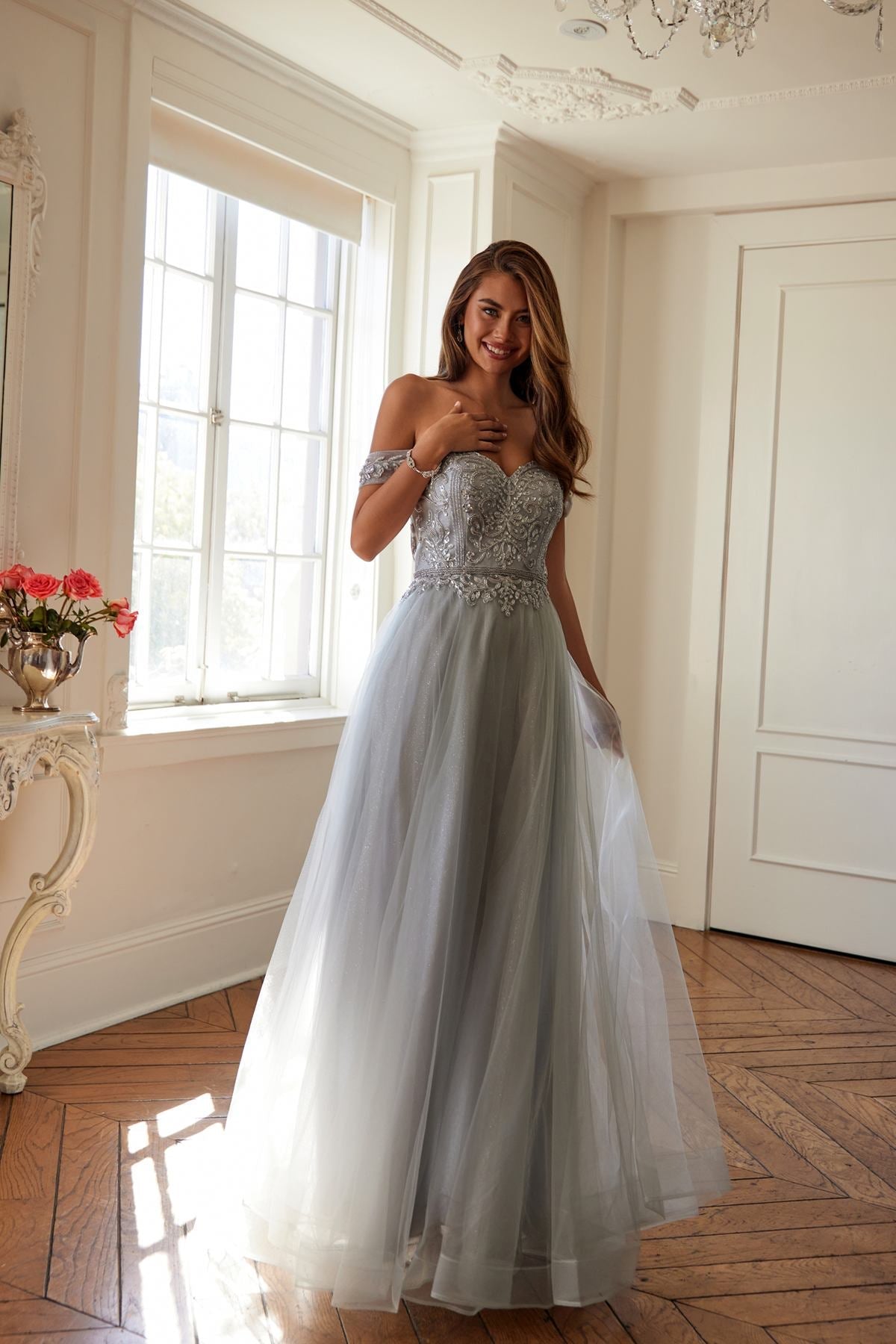 Vestido de fiesta Juliet 287 con top de cuentas sin hombros y falda en A