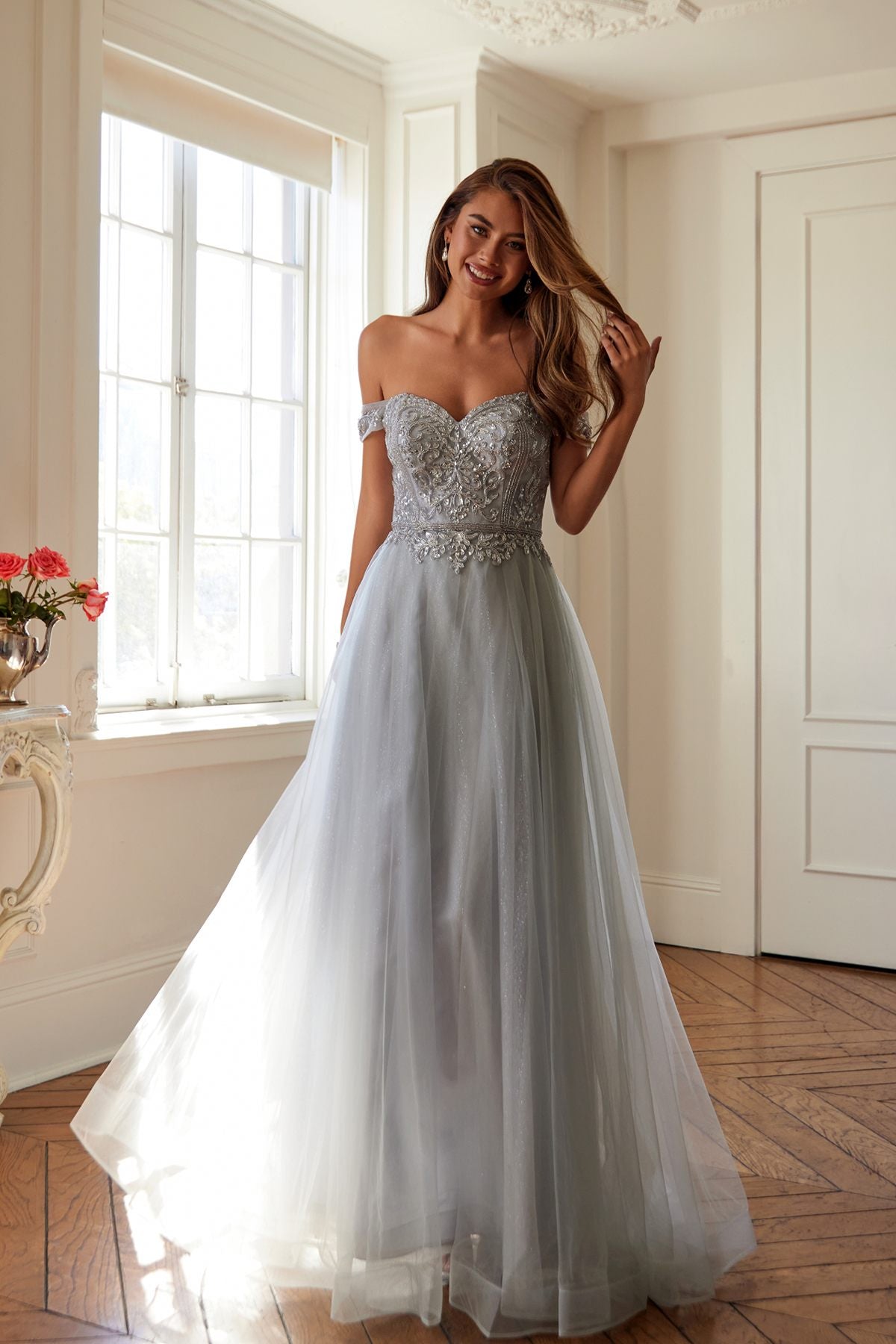 Vestido de fiesta Juliet 287 con top de cuentas sin hombros y falda en A