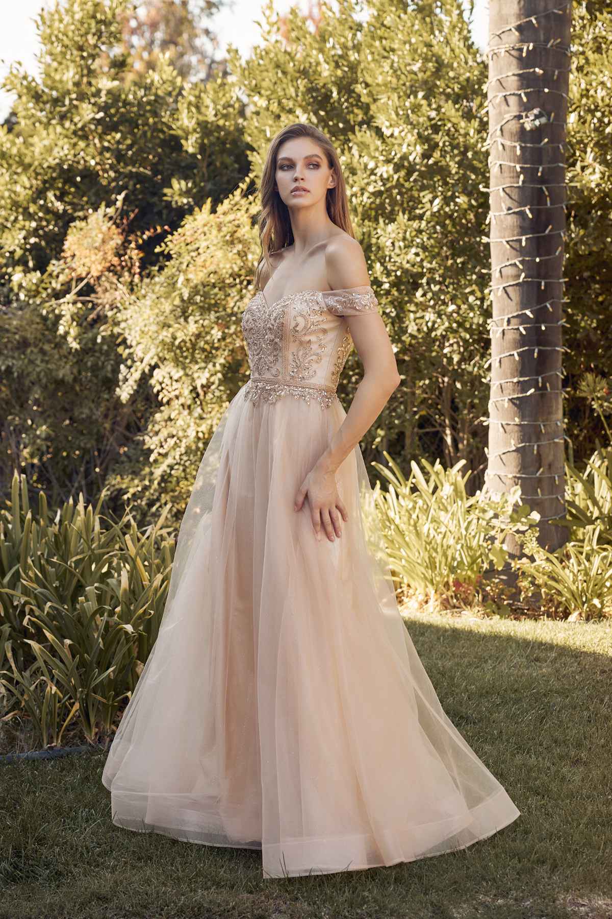 Vestido de fiesta Juliet 287 con top de cuentas sin hombros y falda en A
