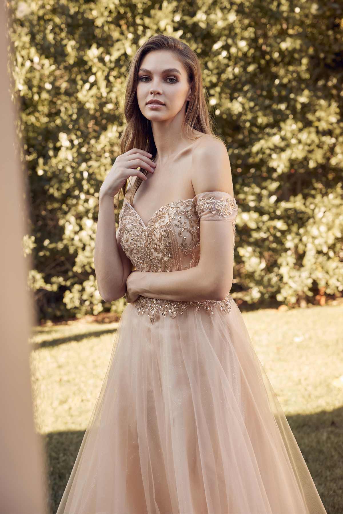 Vestido de fiesta Juliet 287 con top de cuentas sin hombros y falda en A
