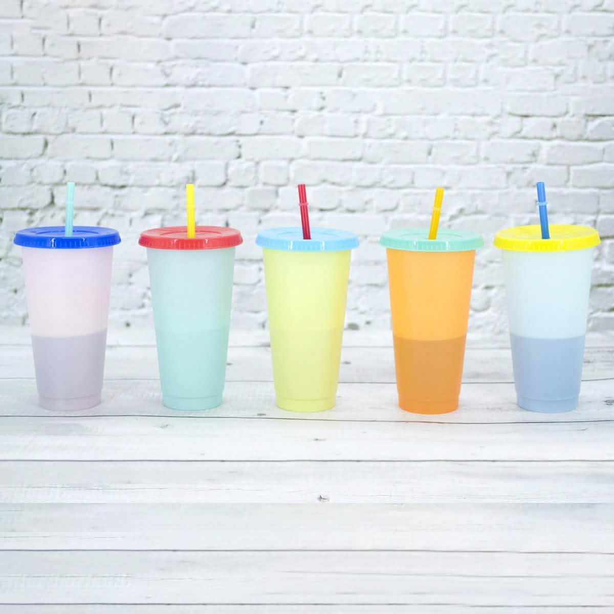 Paquete de 5: Vaso de Colores con Tapa y Popote