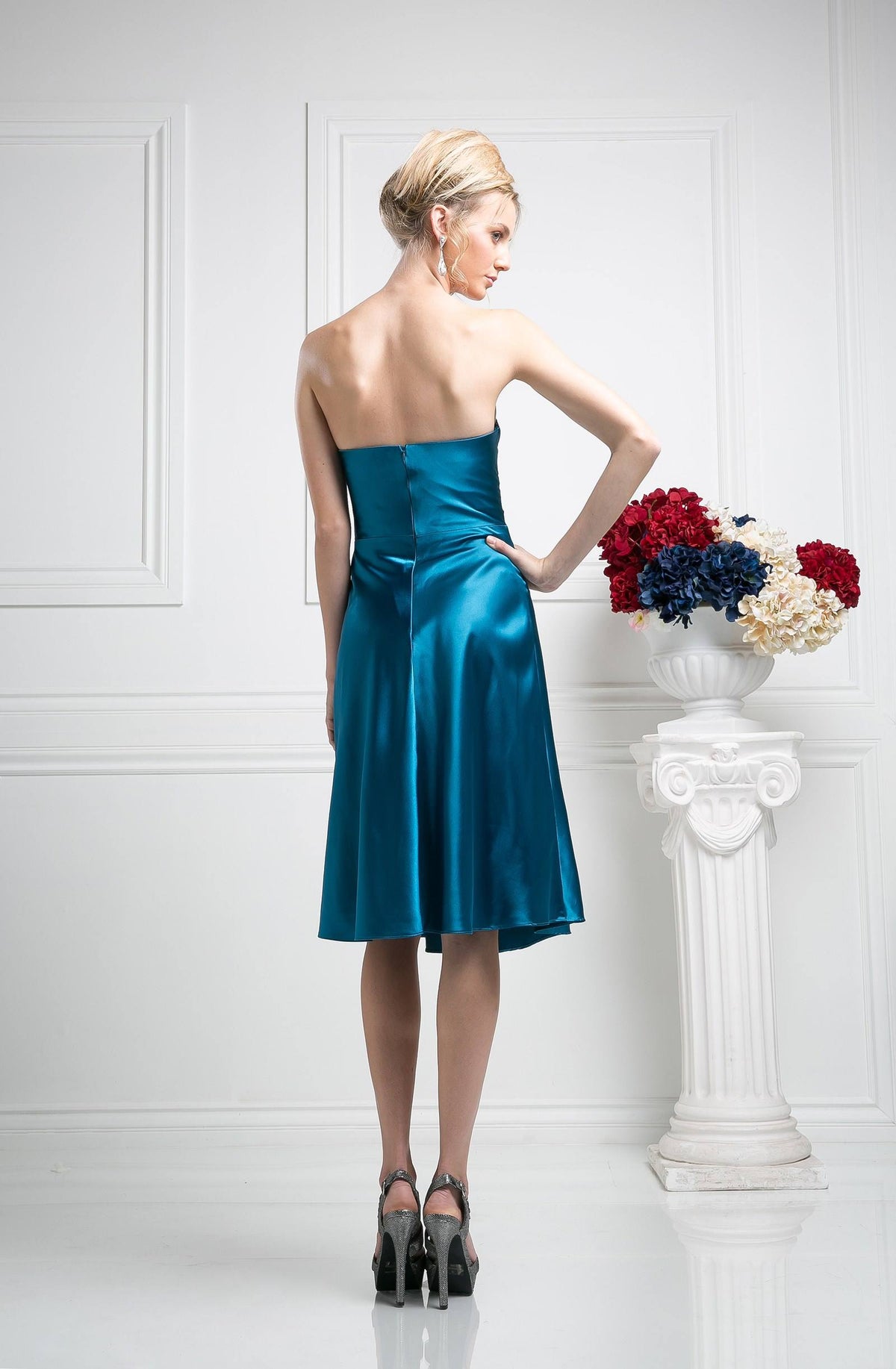 LIQUIDACIÓN - Vestido strapless de satén hasta la rodilla Cinderella Divine 7703 (Talla 3XL)