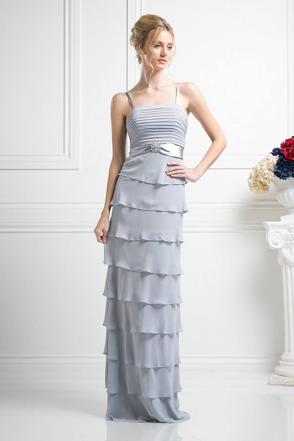 OFERTA - Vestido con chaqueta de falda larga y capas Cinderella Divine 7731 (Talla M)