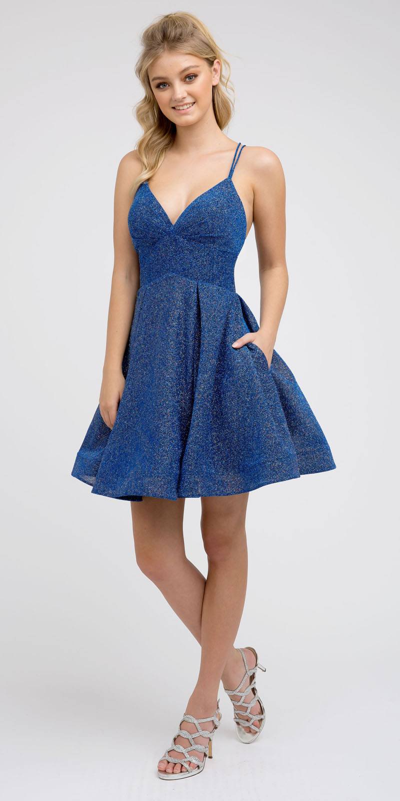 LIQUIDACIÓN - Vestido corto de cuello en V línea A Juliet 850 con bolsillos (Talla XS)
