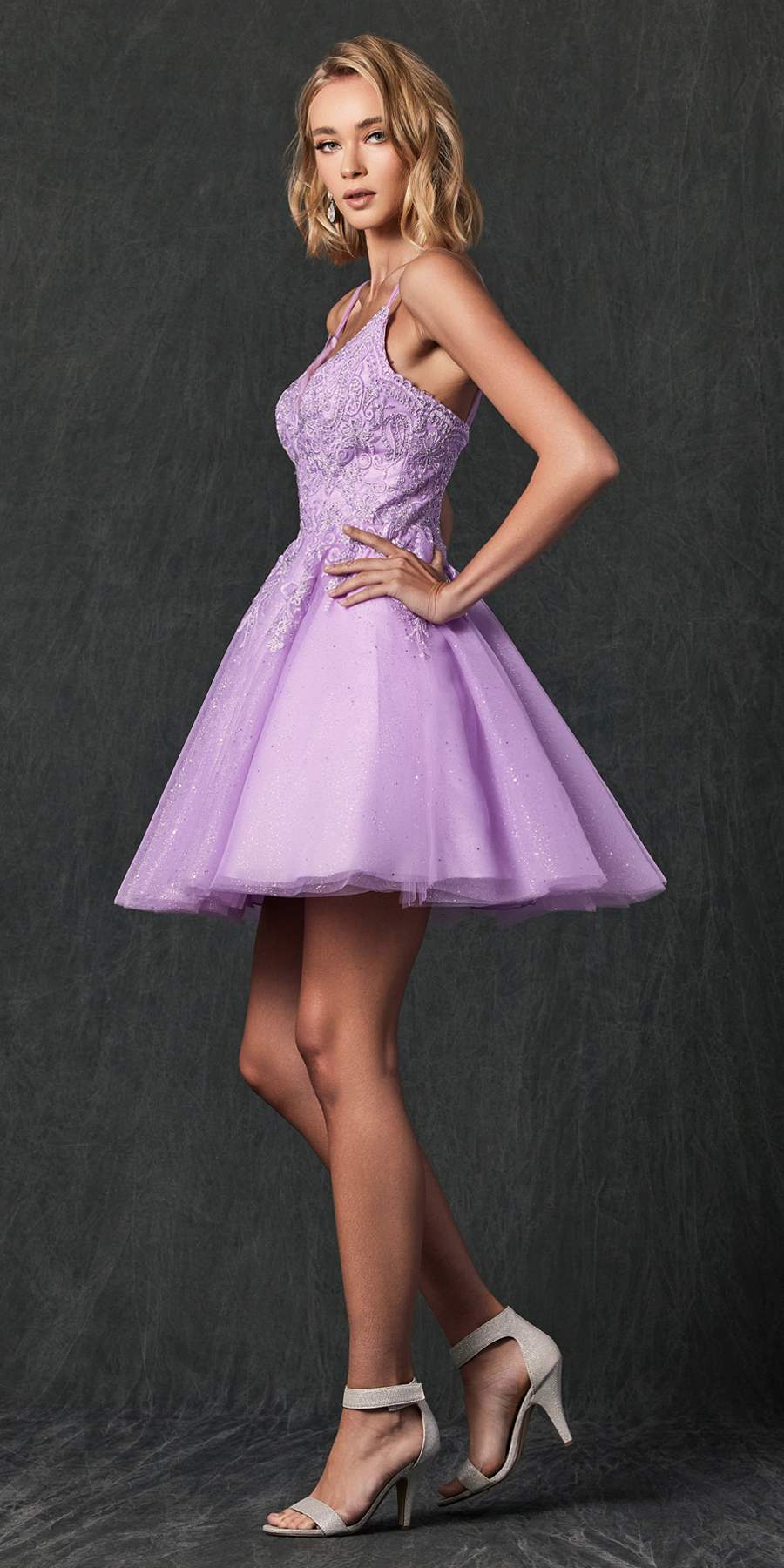 Vestido de fiesta corto con bordados y purpurina, modelo Juliet 857