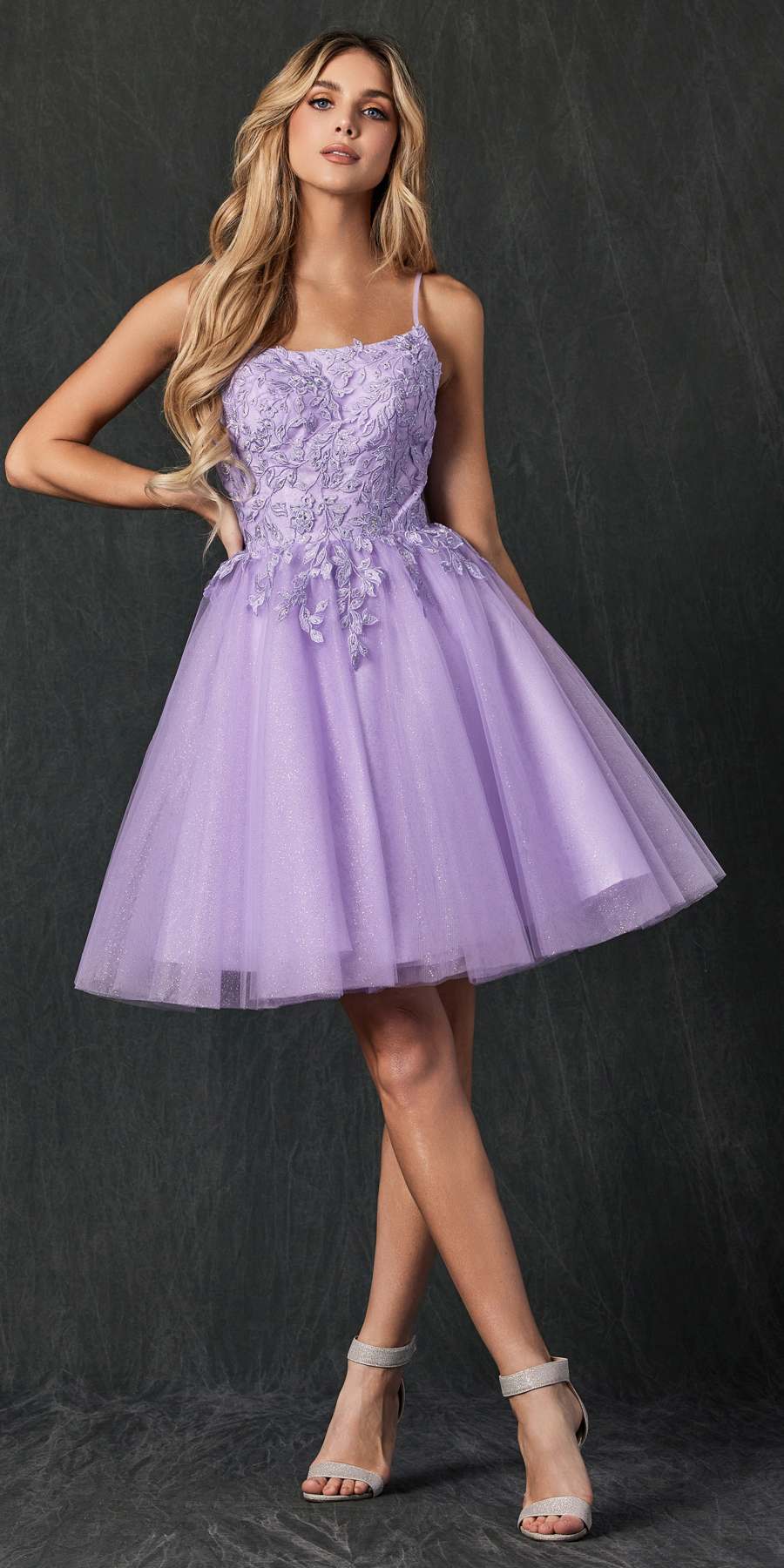 Vestido de muñeca corto con apliques florales Juliet 860