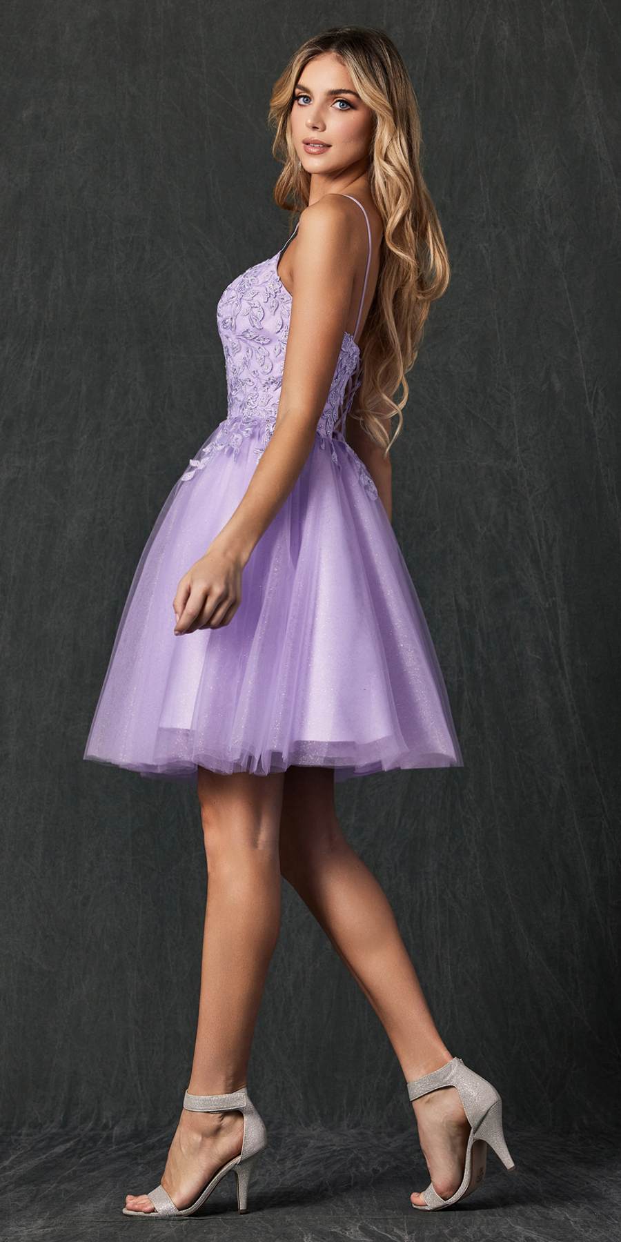 Vestido de muñeca corto con apliques florales Juliet 860