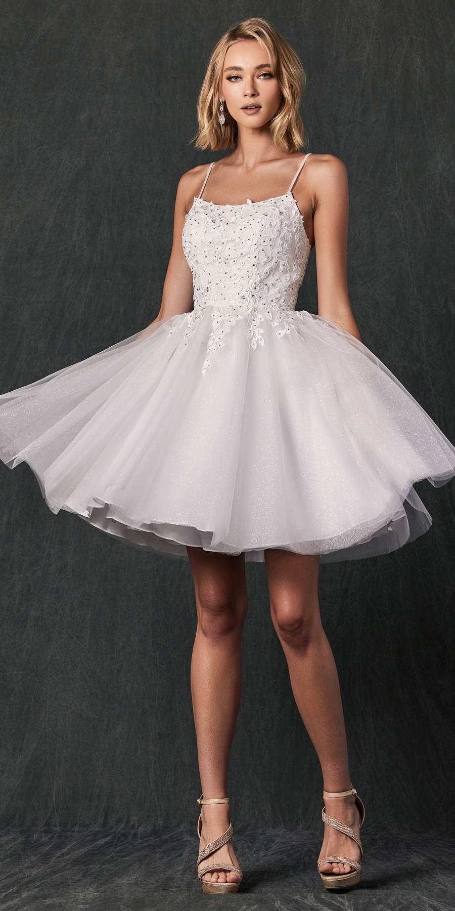 Vestido de muñeca corto con apliques florales Juliet 860